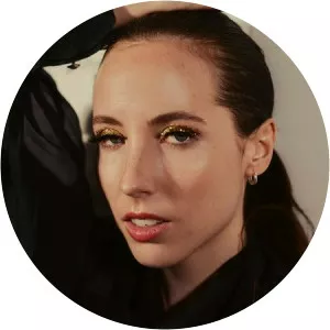 Isla Noon - Musical artist