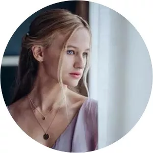 Issy Knopfler photograph