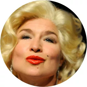 Issy van Randwyck - Singer