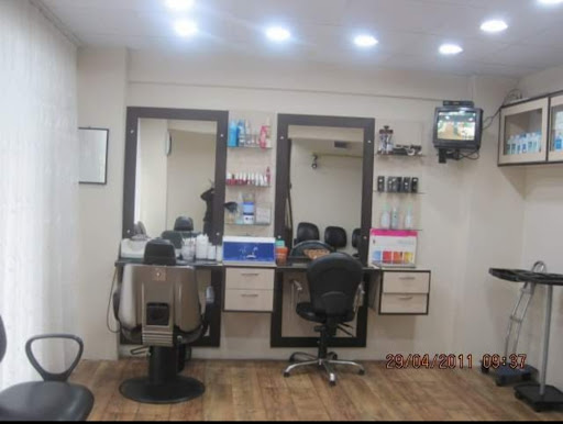 Izel Bayan Kuaforu - Hairdresser in Istanbul