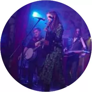 Izzie Walsh - Musical artist