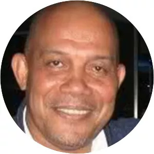 Jim Gaines - American football linebacker