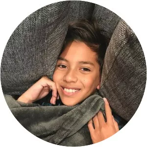 Jason Deandra White photograph