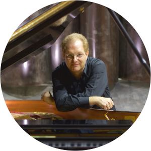 Javier Lanis Musician