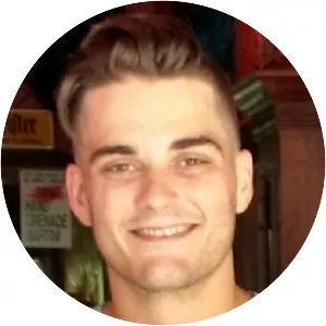 Jeff Shugarts - American football offensive tackle