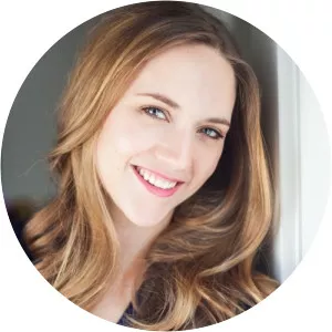 Jenna Evans Welch photograph