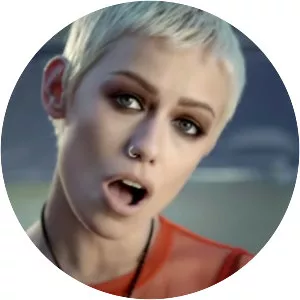 Jenna McDougall - Singer