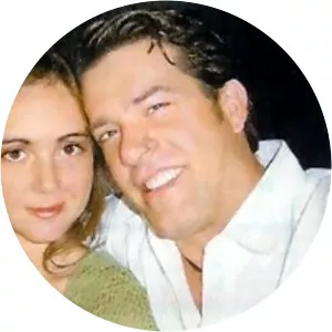 Jennifer Bracaglia - Miguel de León's wife