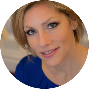 Jennifer Holloway - Operatic soprano