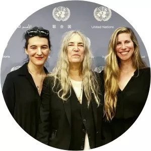 Jesse Paris Smith - Musician