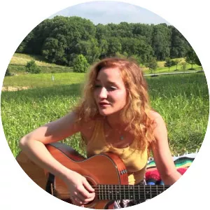 Jessie Villa - Singer