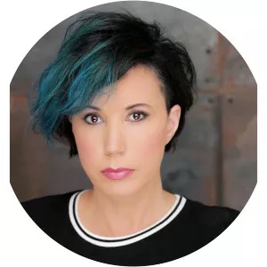 Jewel Shepard - American writer