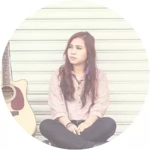 Jewel Villaflores - Singer