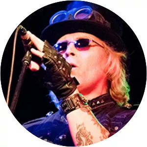 Jinian Wilde - Singer-songwriter