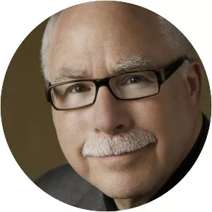 Joel Kurtzman - American economist