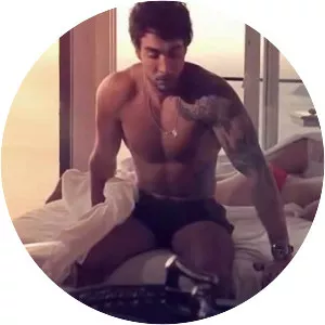 Johnny Glövez - Musical artist