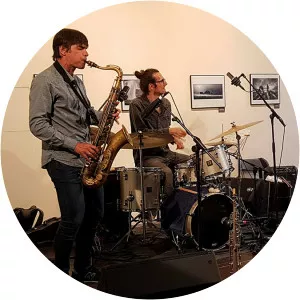 Jon Piris - Musical artist