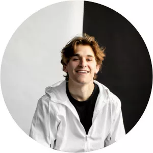 Jonah Kagen - Singer