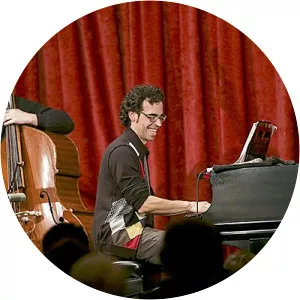 Jose Gonzales Trio - Singer