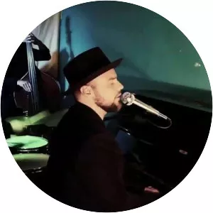 Josén Pimeä Puoli - Musical artist