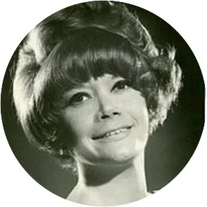 Jovita Luna - Singer