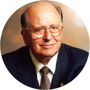 Juan Garmendia Larrañaga