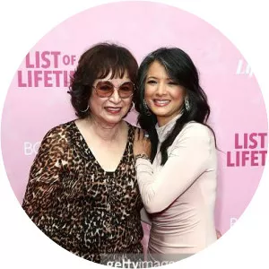 Juanita Hu - Drafter ‧ Kelly Hu's mother