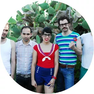 Juanita y Los Feos - Musical group
