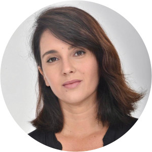 Júlia Carrere - Actress ‧ Bruce Gomlevsky's wife