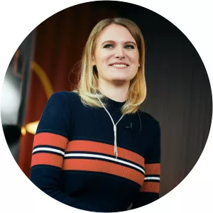 Julia Mihály - Singer