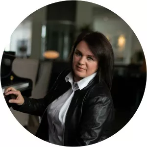 Julia Mustonen-Dahlkvist - Musical artist