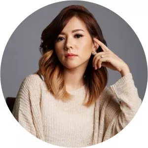 Julia Taslim photograph