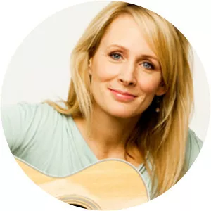 Julie de Azevedo - Musician