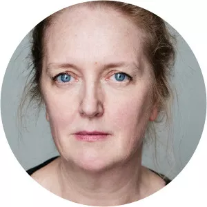 Julie Maes - Actress