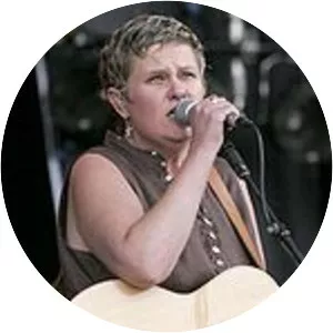 Julie Matthews - Singer-songwriter