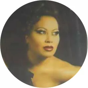 Julie Taale - Singer