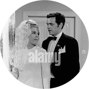 Junger Herr auf altem Hof