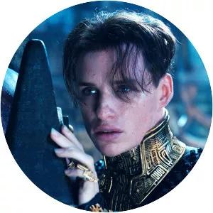 Jupiter Ascending - 2015 ‧ Fantasy/Sci-fi ‧ 2h 7m