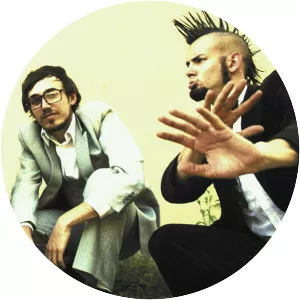 Justin(e) - Musical group