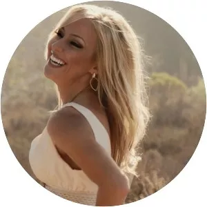 Kaela Kinney - Musical artist