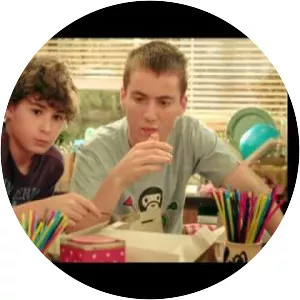 Kan Garim Bekef - 2010 ‧ Sitcom ‧ 3 seasons