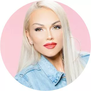 Kandee Johnson - Make-up artist