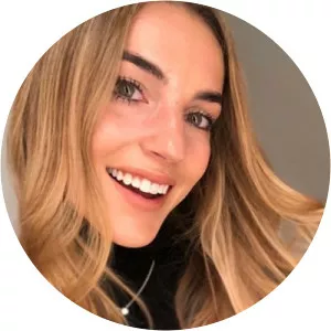 Karalyn West - Yoga instructor ‧ Stuart Holden's wife