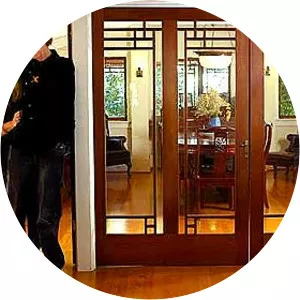 Karen Kvashay photograph