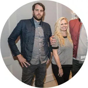 Kari DeLonge - Tom DeLonge's sister