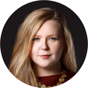 Karis Tucker - Singer