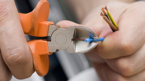 Karlssons Elektriska, Tommy - 