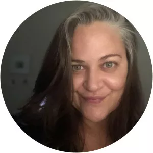 Karri Farris - Makeup artist