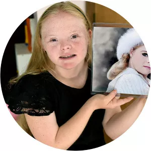 Kassie Mundhenk - Actress