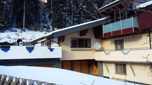 Katja's Ferienwohnung - Lodging in Trins, Austria